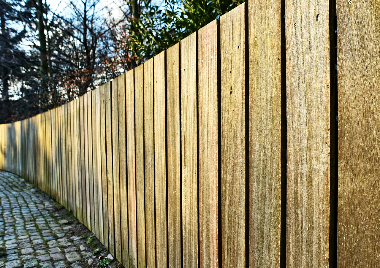 Ochrona posesji – bramy i panele ogrodzeniowe Warszawa